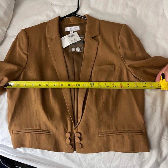 Intermix cropped blazer - Picture 11 of 13